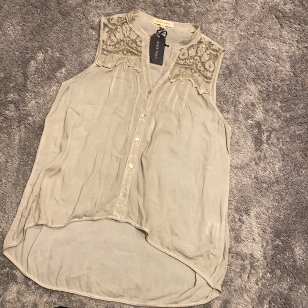 Black Swan Vintage Sleeveless Button Down Top